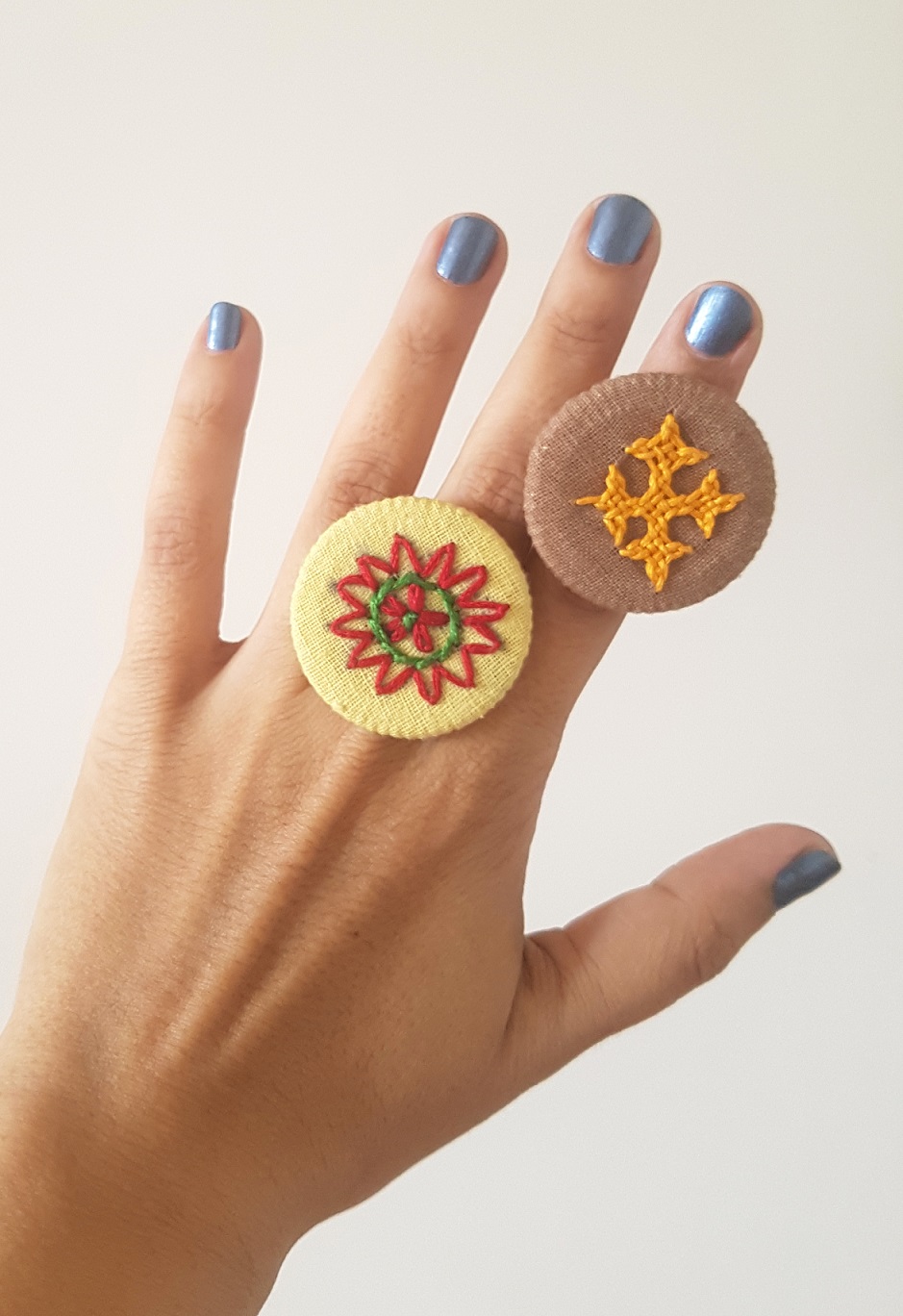 Hand Embroidered Rings in Organic Cotton - Set 7